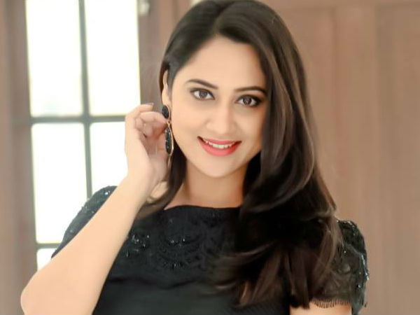 മിയ തിരക്കിലായിരുന്നു