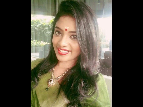 വ്യാജ അക്കൗണ്ടുകള് എല്ലാവരും മനസിലാക്കണമെന്ന് നടി