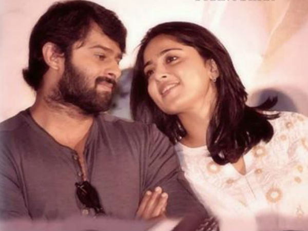 കൈകള്‍ കോര്‍ത്ത്