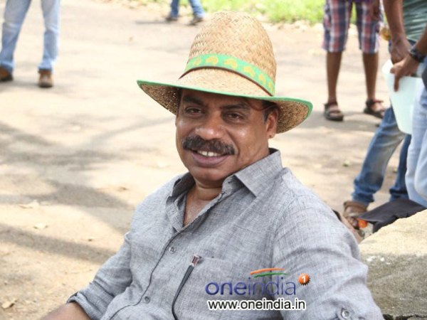 സത്യന്‍ അന്തിക്കാടുണ്ട് ഇവിടെ