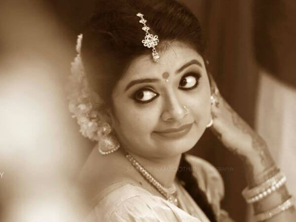 കണ്ണുകളാണ് ആകര്‍ഷണം