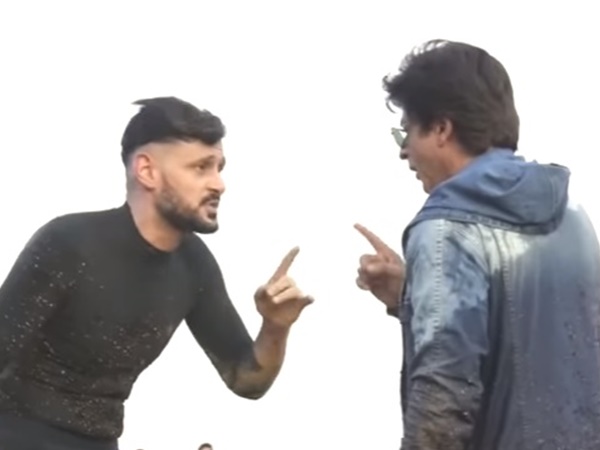  മുഖം മൂടി മാറ്റി അവതാരകന്‍