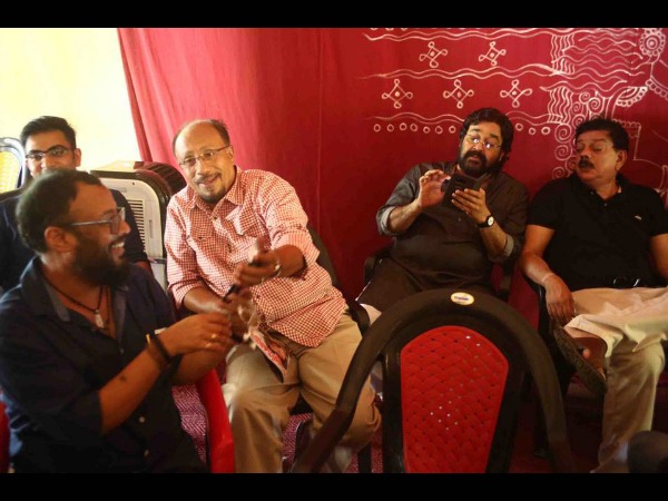 ലാലേട്ടന്റെ തിരക്കുകള്‍