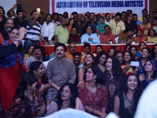 ഇവര്‍ക്ക് ഇത്ര ഒരുമയുണ്ടോ