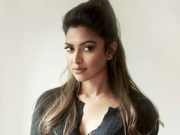 പ്രണയിക്കുന്നു എന്ന് പറഞ്ഞതോ?