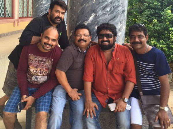 കടുവയും സംഘട്ടനങ്ങളും 