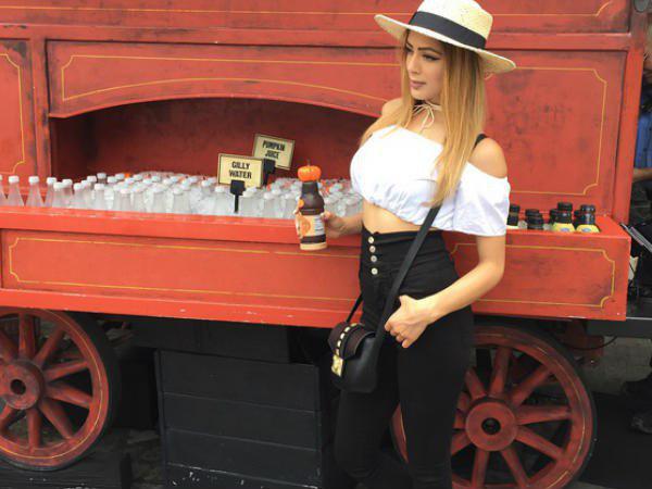 ഹലോയിലൂടെ മലയാളത്തിലേക്ക്