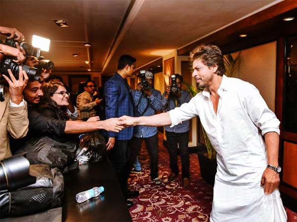  ആരാധകരുടെ കൂട്ടം