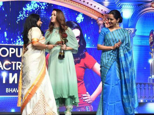 പുരസ്‌കാരം നിവിനും ഭാവനയ്ക്കും