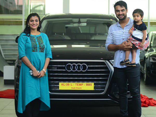  ഭാര്യയ്ക്കും മകള്‍ക്കുമൊപ്പം