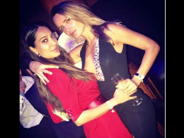 ഭര്‍ത്താവിന്റെ കൂടെ പാരീസില്‍