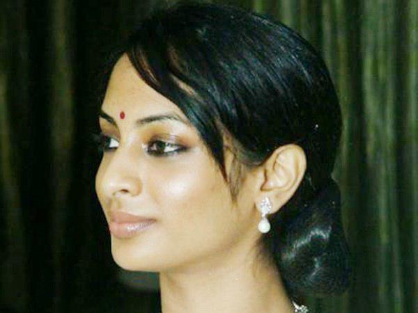 എട്ട് വര്‍ഷത്തിന് ശേഷം ക്യാമറയ്ക്ക് മുന്നിലേക്ക്