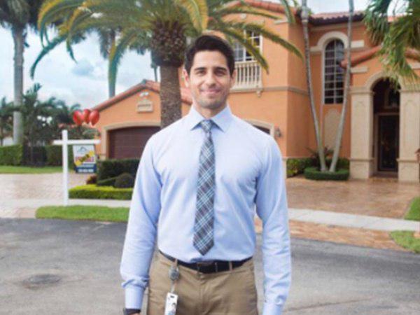  ഡബിള്‍ റോളില്‍ 