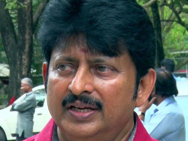 ദിലീപ് സിനിമയില്‍ നിന്നും പിന്മാറുകയായിരുന്നു