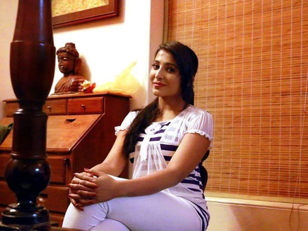  റാണിമാരുടെ കൂട്ടത്തിലേക്ക്