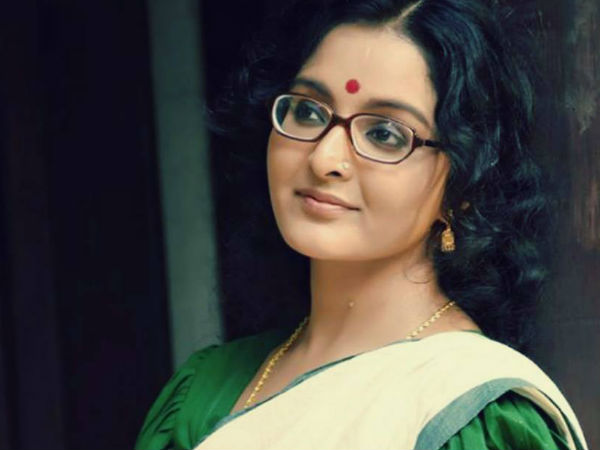 വിദ്യയ്ക്ക് വച്ച് വേഷം