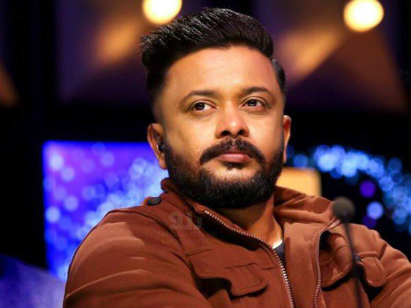 വര്‍ണ്ണ വിവേചനത്തിന് എതിരേയും