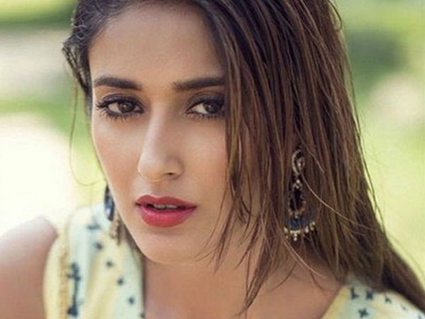 പാട്ടിന് വേണ്ടി