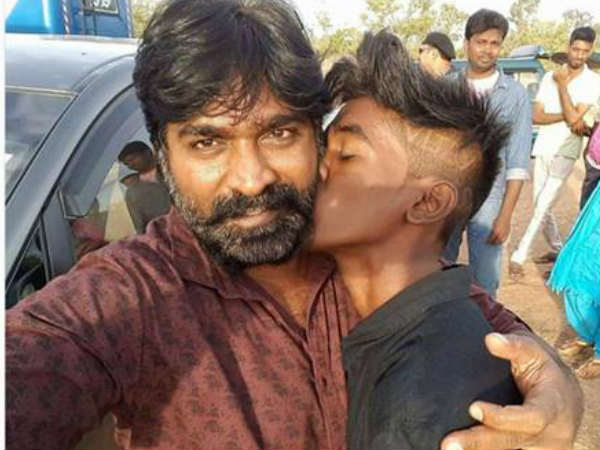 ഉമ്മ വയ്ക്കുന്ന ആരാധകന്‍