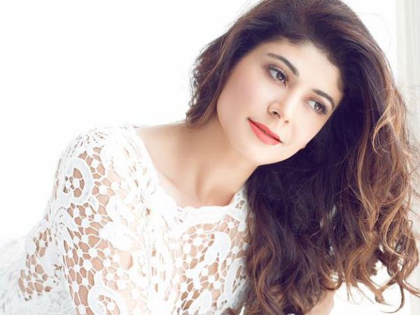 മൂന്ന് ഭാഷ 20ല്‍ പരം ചിത്രങ്ങള്‍