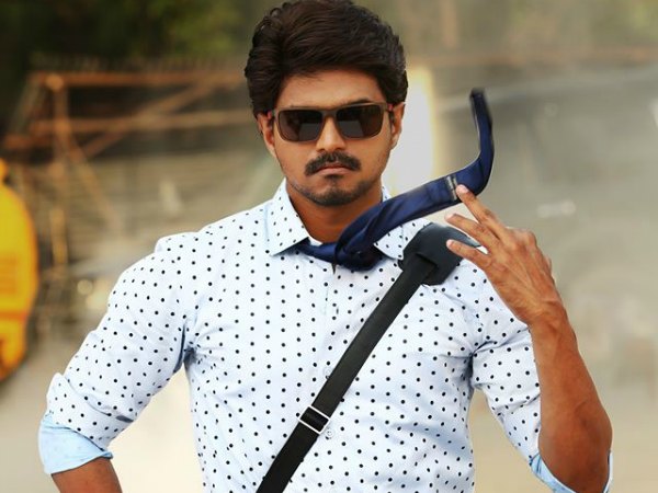 താരമായി ഇളയദളപതി