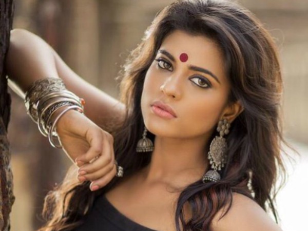 പവിഴമായി ഐശ്വര്യ രാജേഷ്