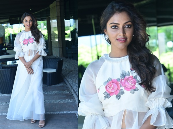 അമലയുടെ ലുക്ക് 