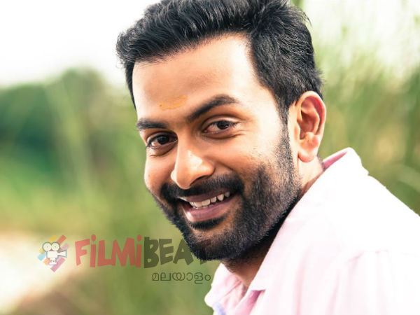 മുരളി ഗോപിയുടെ തിരക്കഥ