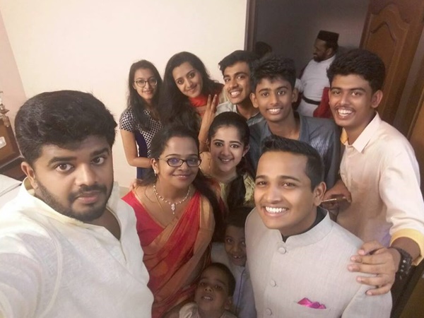 നല്ല ചെത്ത് ഫോട്ടോസ് വൈകിട്ട് തരാം