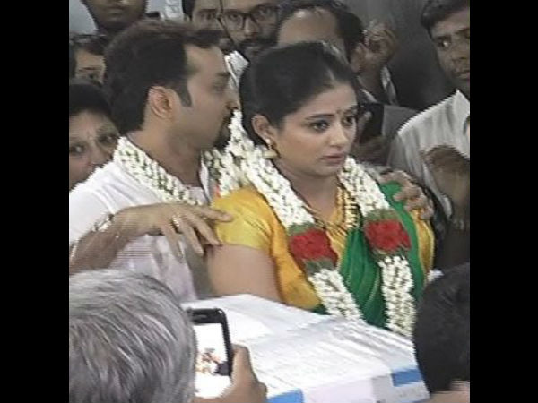 രജിസ്റ്റര് ഓഫീസില്