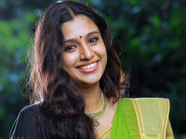 നായികയായി തിളങ്ങി നിന്നു