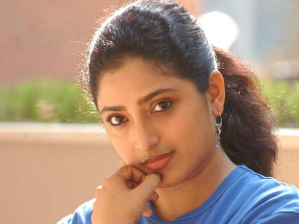 അനിയത്തിക്കുട്ടിയെപ്പോലെയാണ്