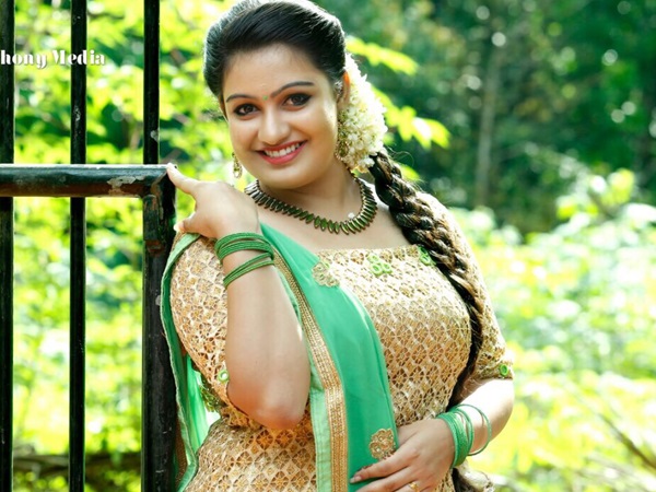 അഭിനയത്തില്‍ ശ്രദ്ധ കേന്ദ്രീകരിക്കാനാണോ താല്പര്യം