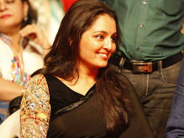 ഫേസ്ബുക്ക് ലൈവിലൂടെ സന്തോഷം പങ്കുവെച്ചു