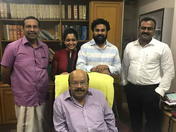 അഭിഭാഷകനൊപ്പം