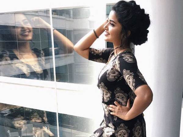 പോസ് കൊടുക്കാം