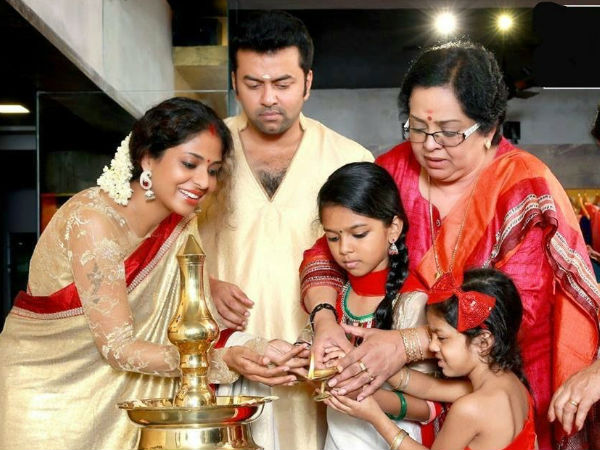 മല്ലികയുടെ വീടിന്റെ പേര്