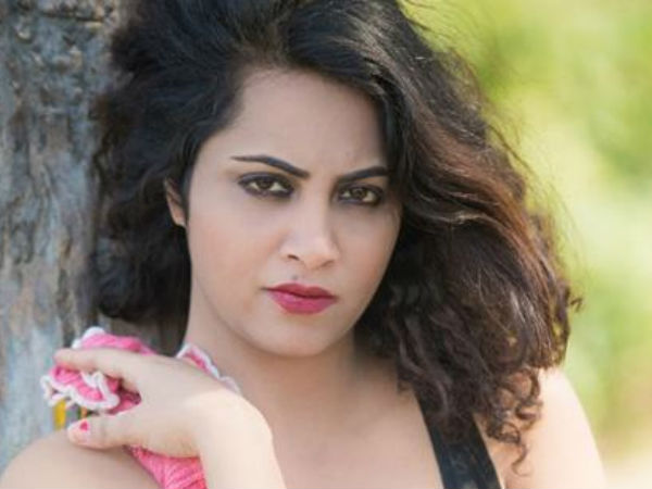  നഗ്നയാകുമെന്ന്   വാഗ്ദാനം! 