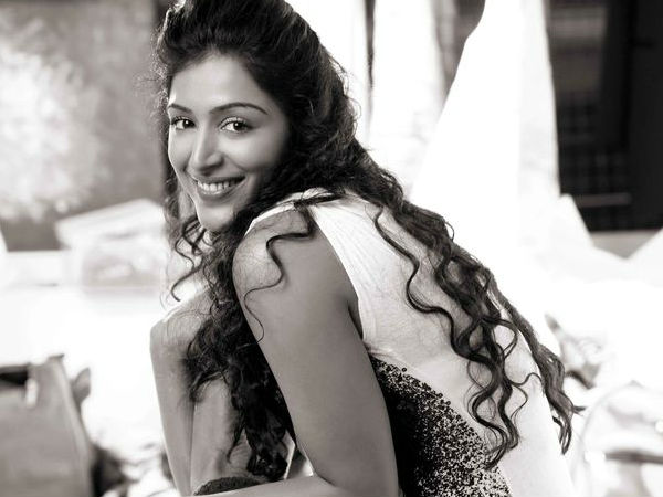 അവൈലബിളാണോ എന്ന ചോദ്യം