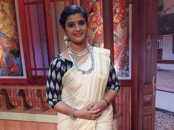 ചന്ദനമഴയ്ക്ക് മുന്‍പ്