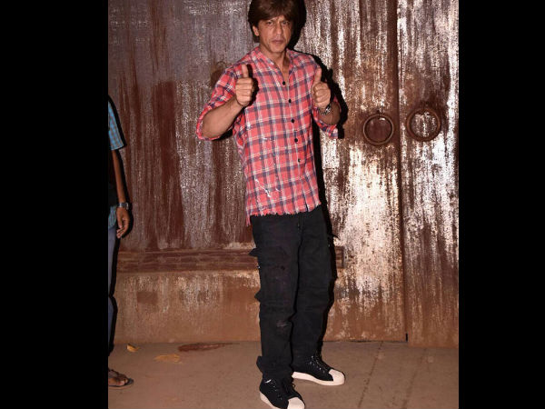 പിറന്നാളാഘോഷിച്ച് ഷാരുഖ് ഖാന്‍