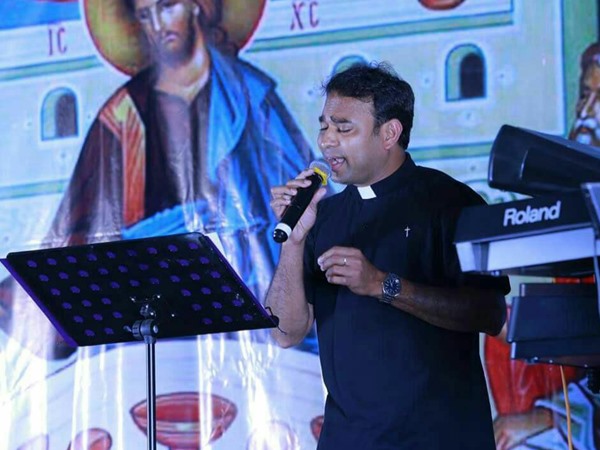 അച്ചന്റെ പാട്ട്