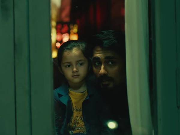 മൂന്ന് ഭാഷകളിൽ അവൾ