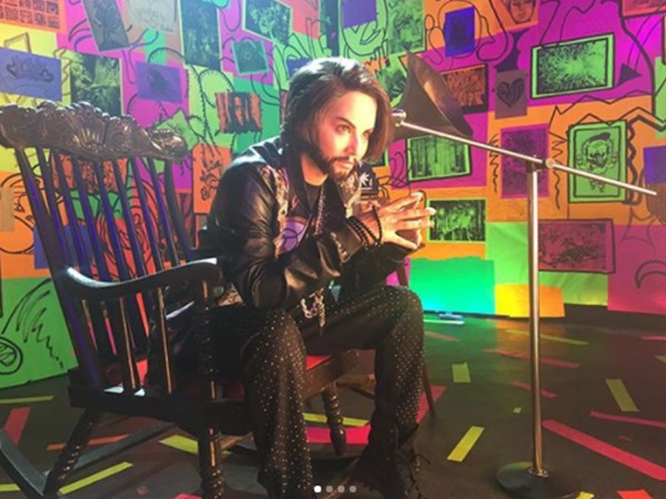 ആണ്‍വേഷം