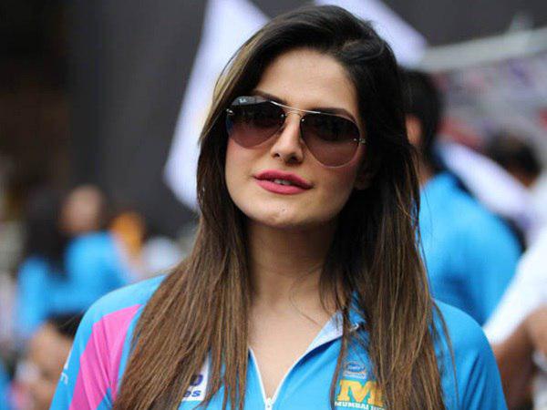 ആള്‍ക്കൂട്ടം വളഞ്ഞു