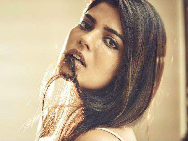 ഹിന്ദിയിലേക്ക് 