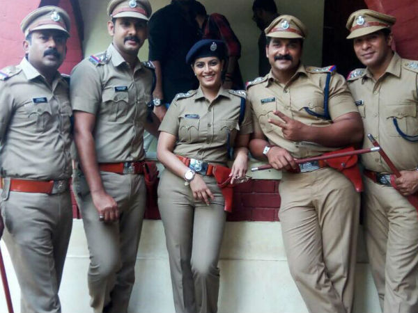 പോലീസ് ഓഫീസര്‍