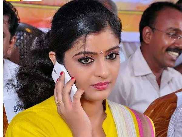 ചന്ദനമഴയിലെ വര്‍ഷ