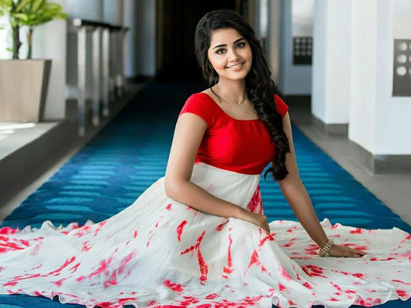 സ്വന്തം ഡിസൈന്‍ ചെയ്ത വസ്ത്രങ്ങള്‍