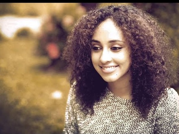 പോപ്പുലറായി പേളി മാണി